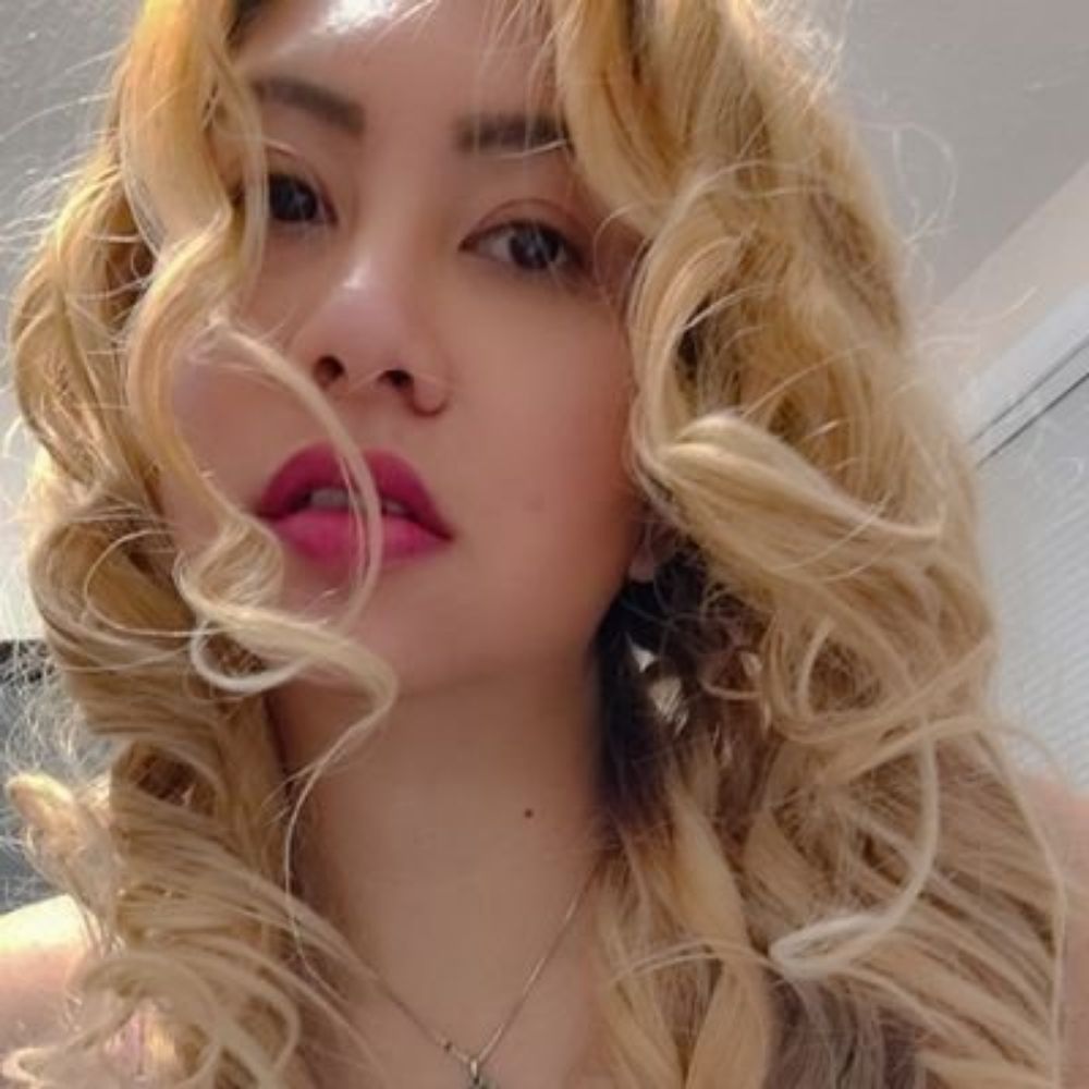 CyCy 🖤 | Writer & Artist | Chaotic Creator