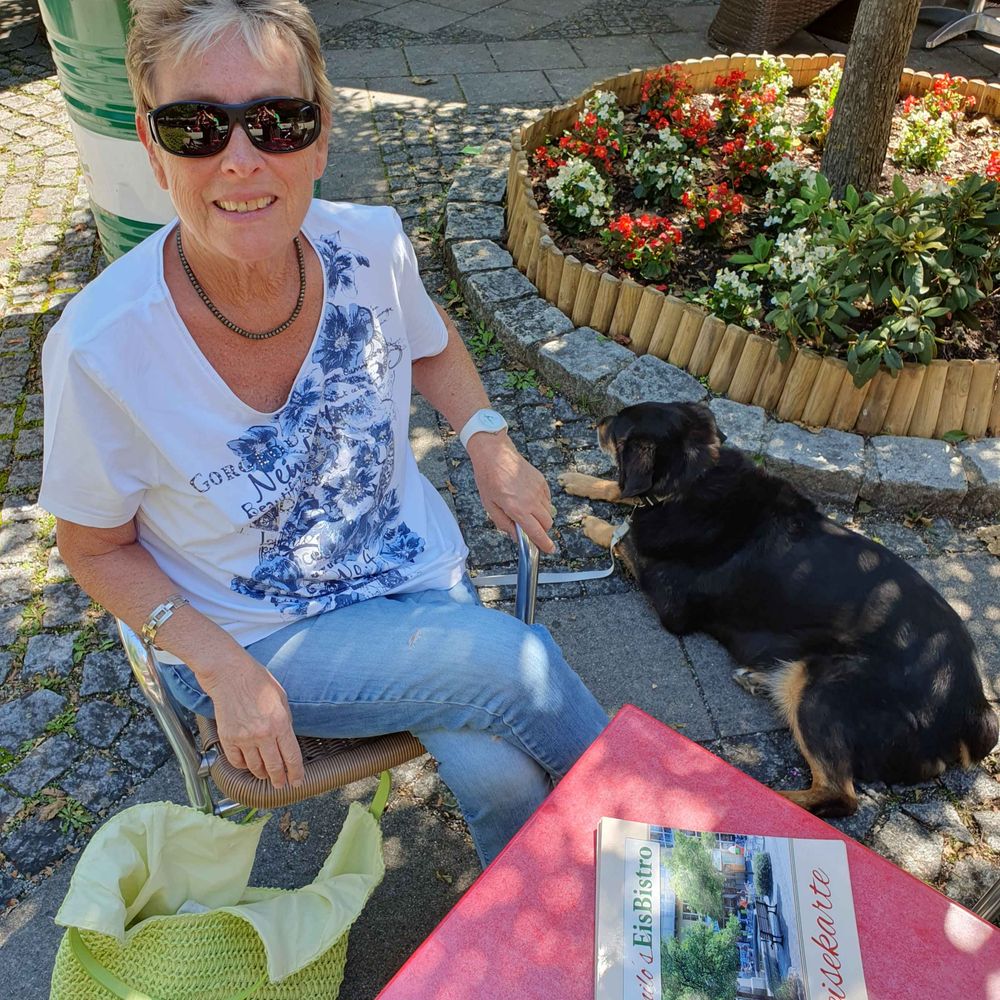 Gisela M mit Scooby 