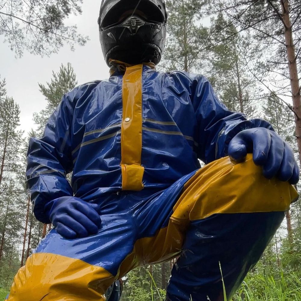 Biker in raingear 🇫🇮