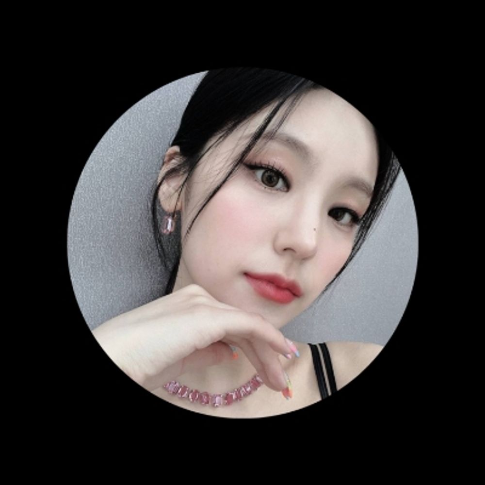evelyn 🩰 — jual scribd, canva, netflix, quillbot | fsr on wa