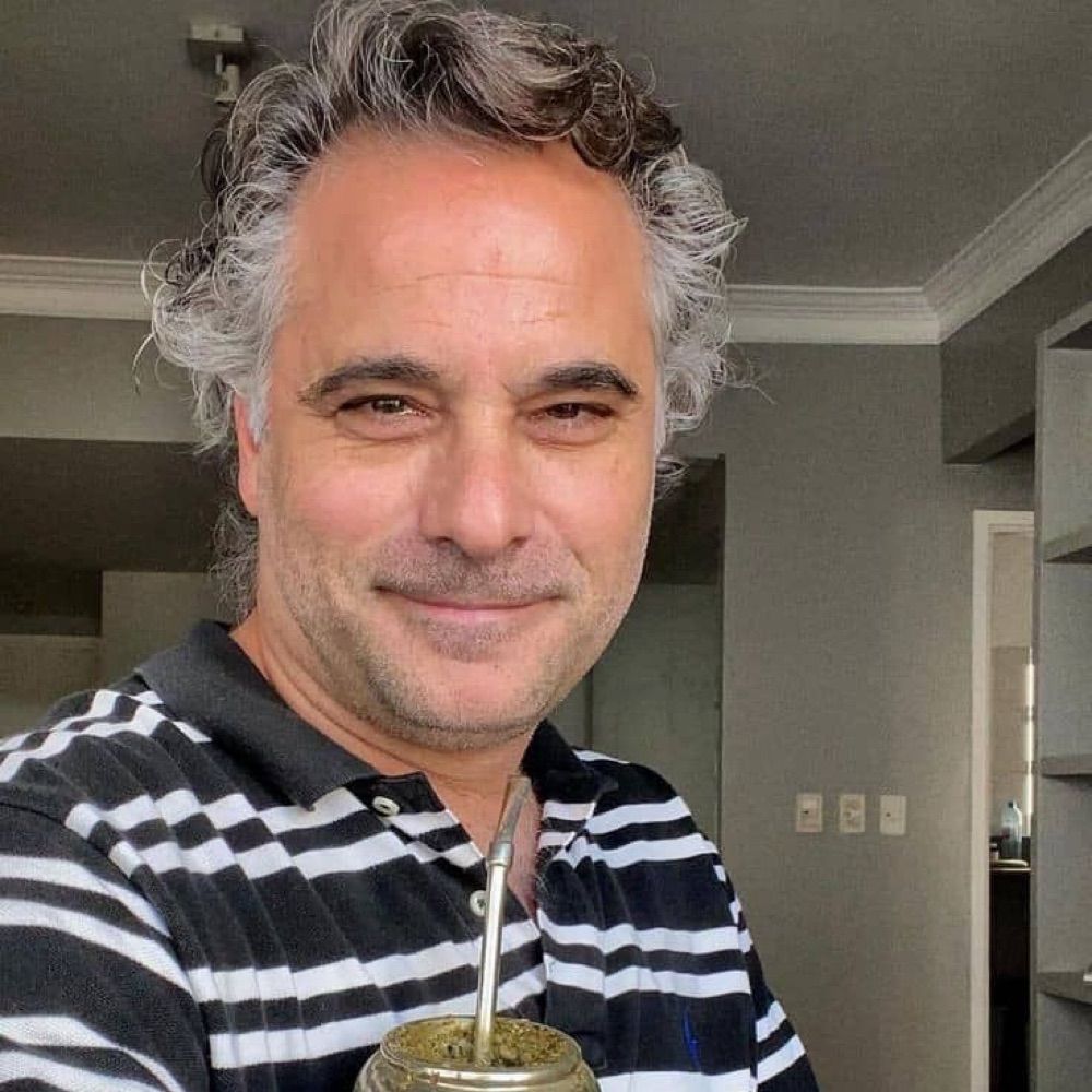Carlos Hollified