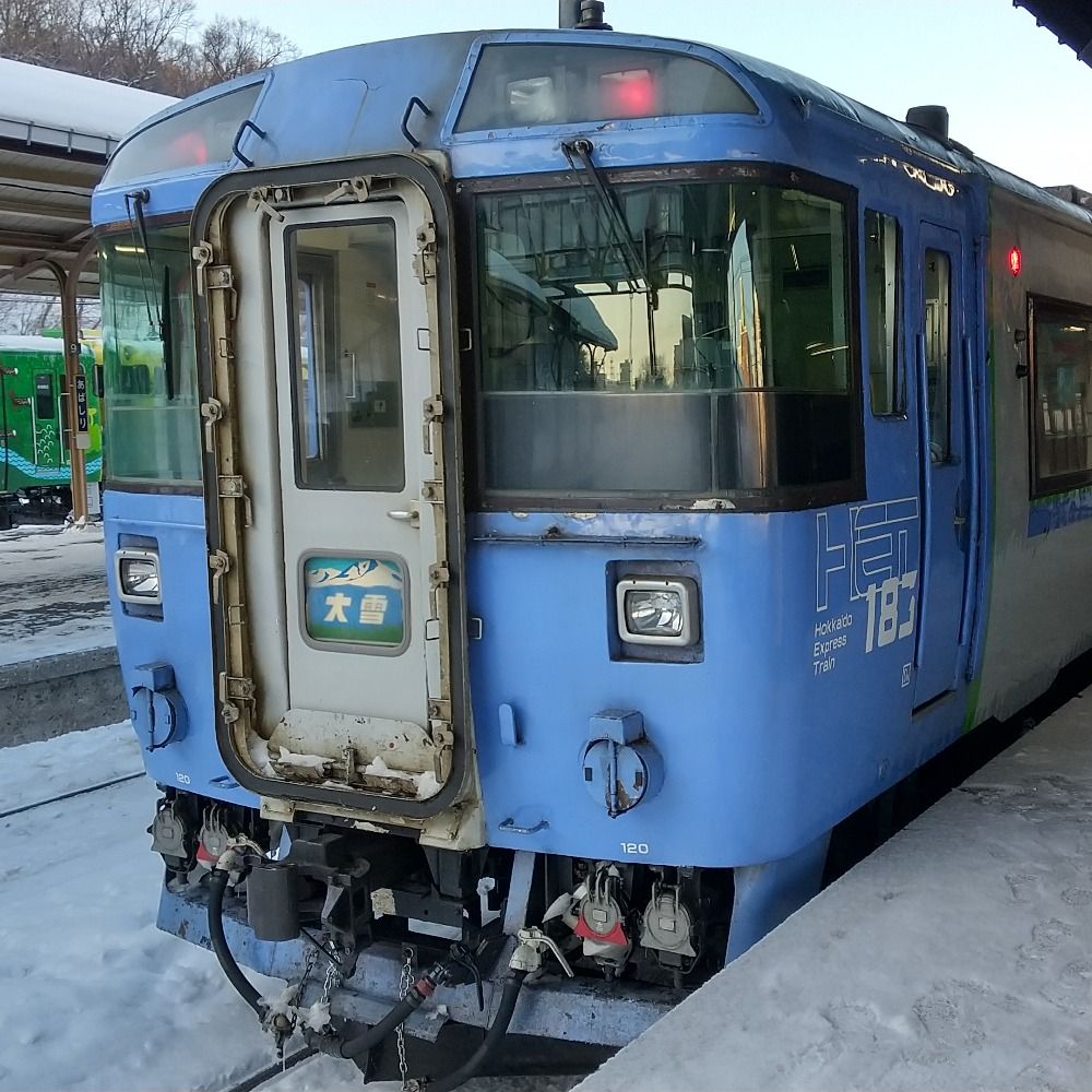 岡ツヤ
