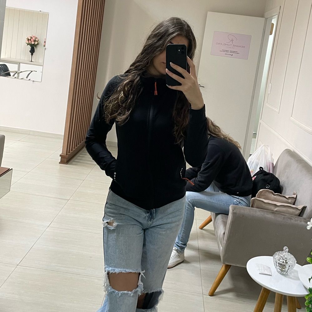 Camila Binsfeld 