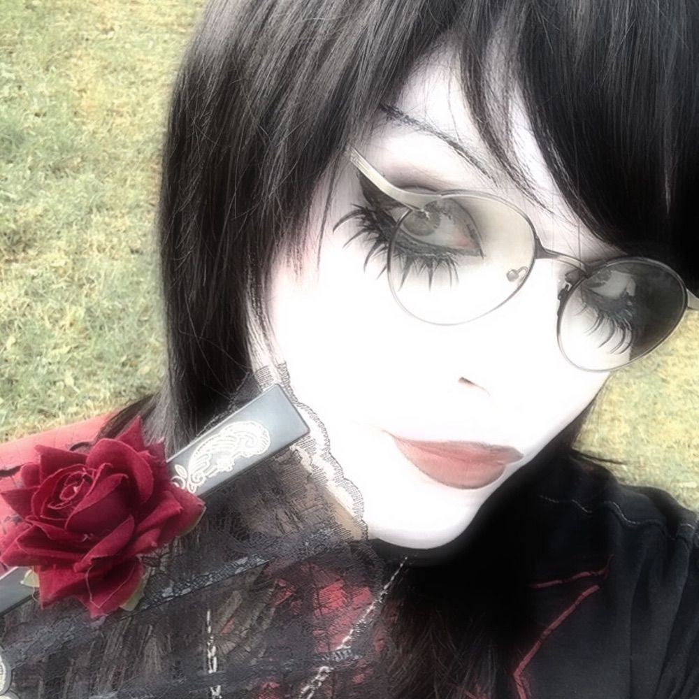 💋💉🎞️🩶