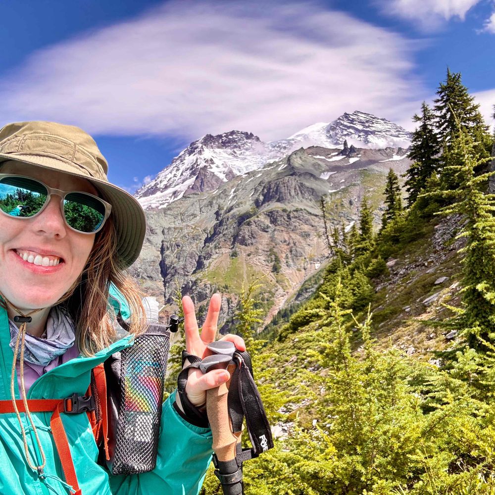 Elizabeth 🌲🏔️👣🎨