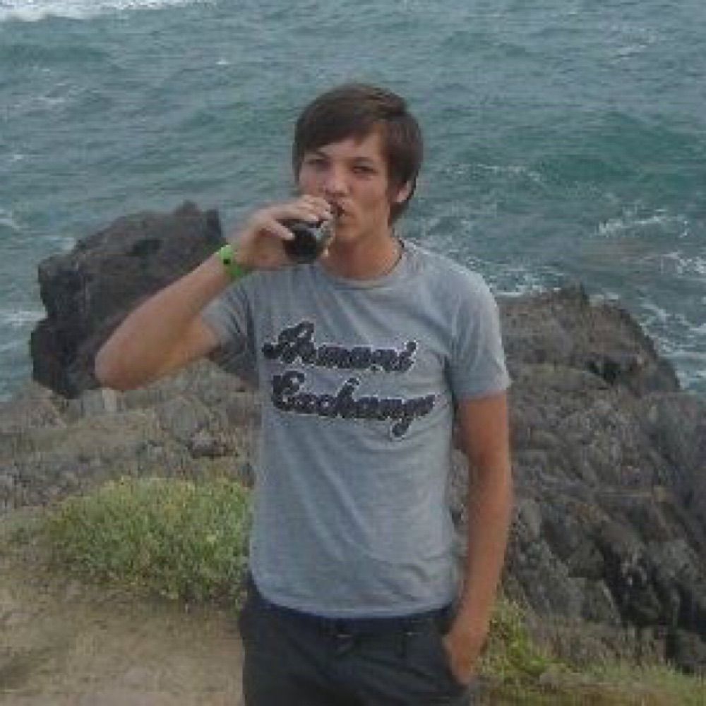jnktomlinson no twitter !