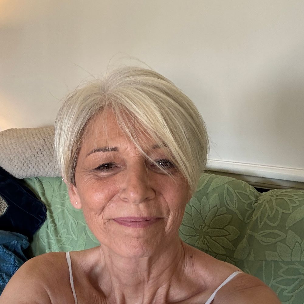 janeyllou.bsky.social profile picture