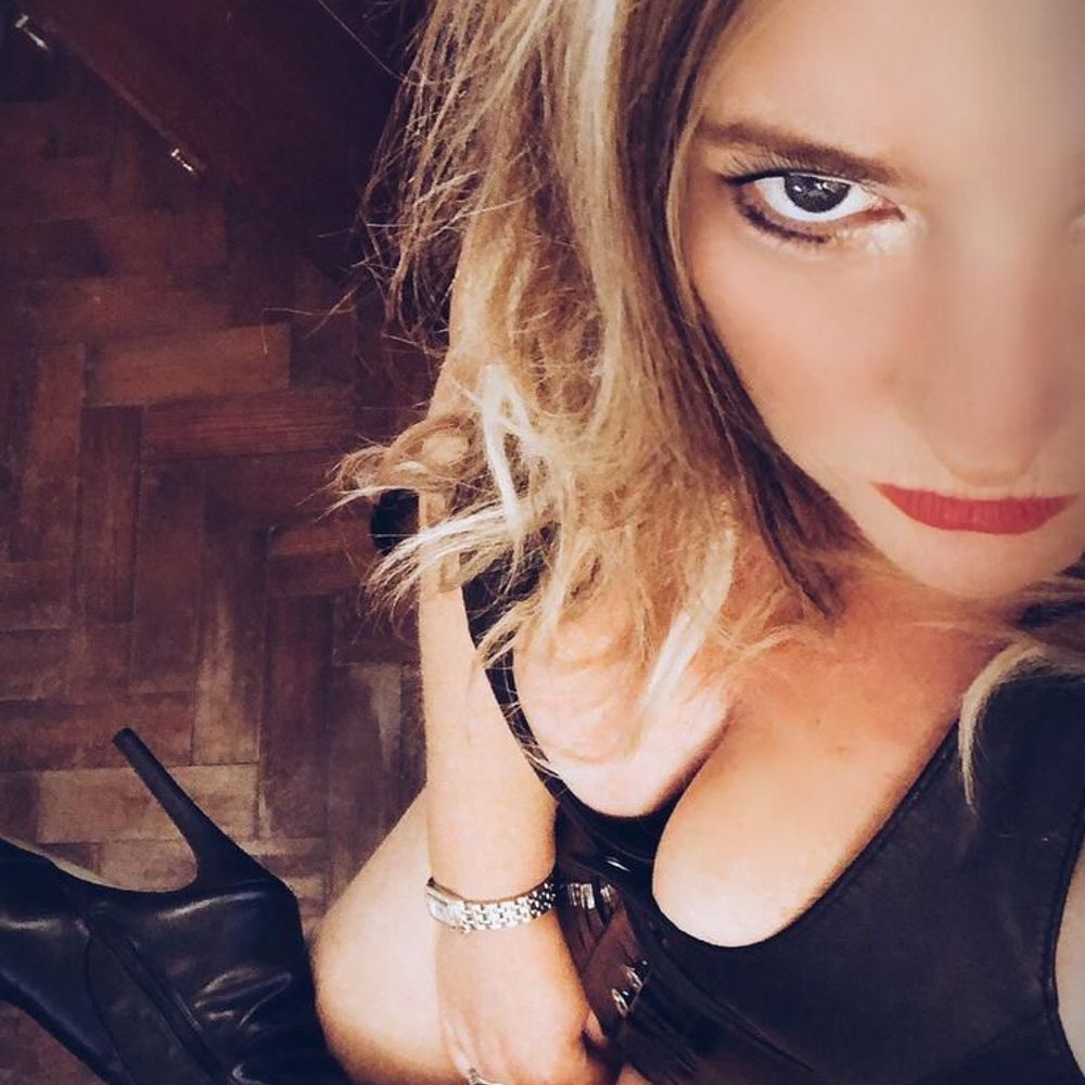 MistressScarlettBlack 
