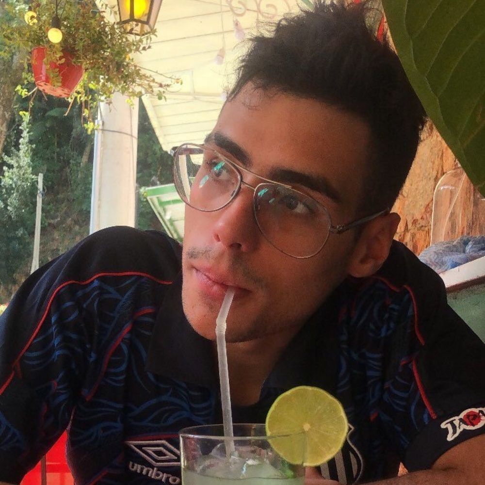 Un Noia engomadinho