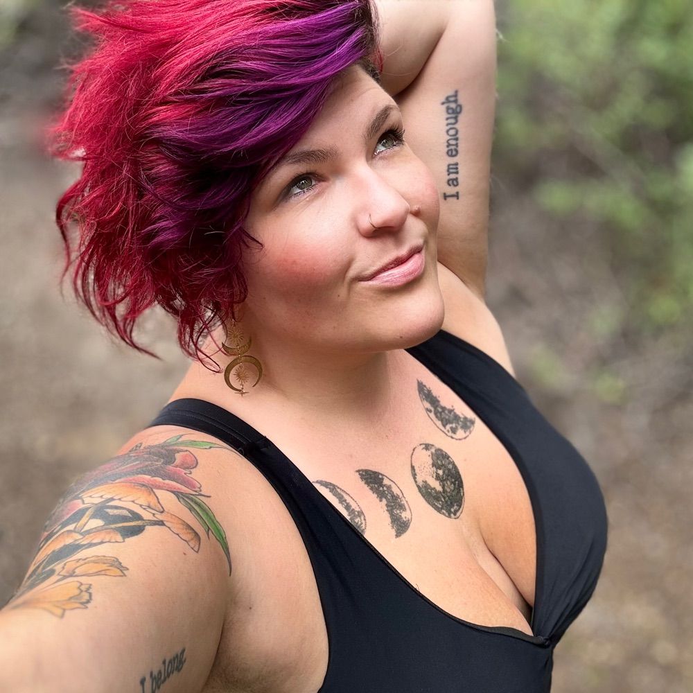 Annie Herring (Avah Lux Anu)