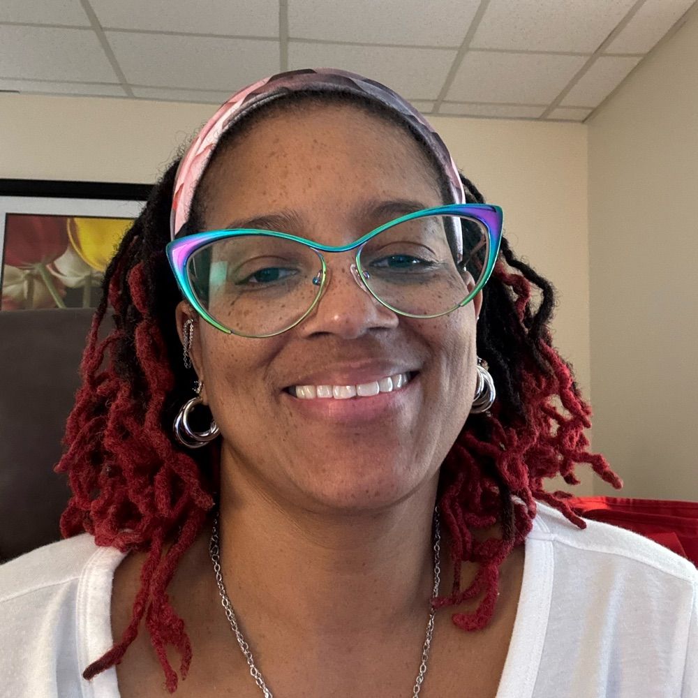 Dr Tee, Social Worker