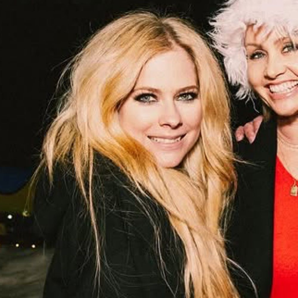 Avril Lavigne Updates