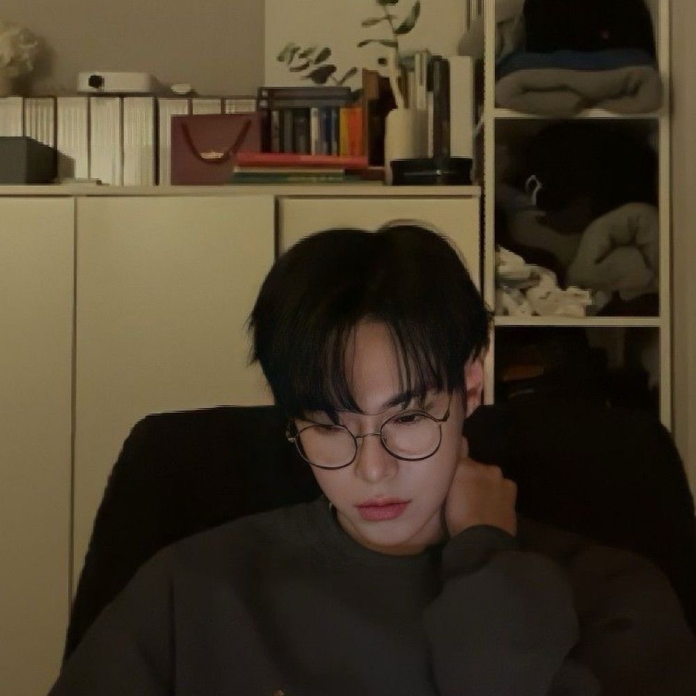 ✰𝐥𝐞𝐱𝐢⁷✰(づ￣ ³￣)づ