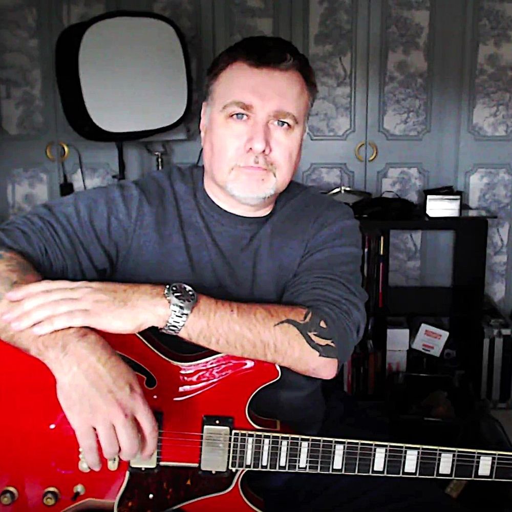 Chris Martins Musician