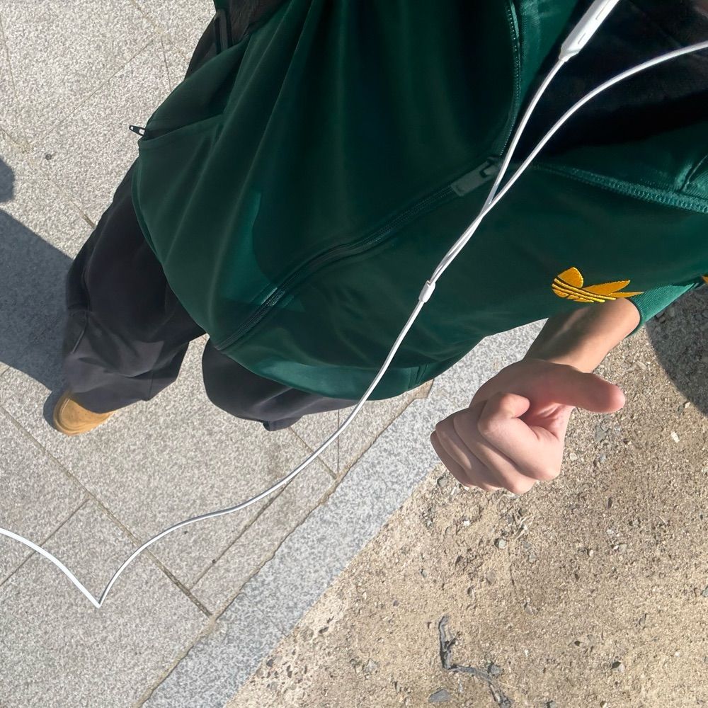 묘하다.