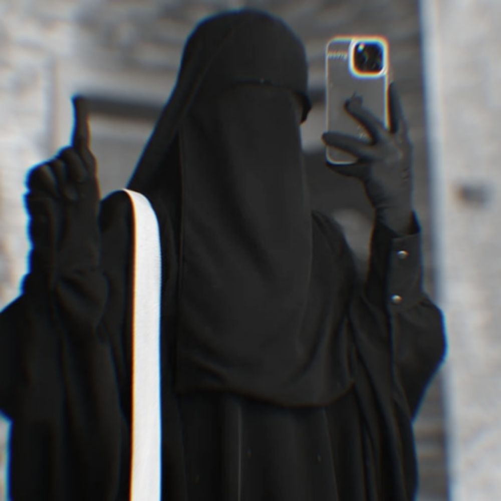 ⚐ غُرَباَءُ ♡
