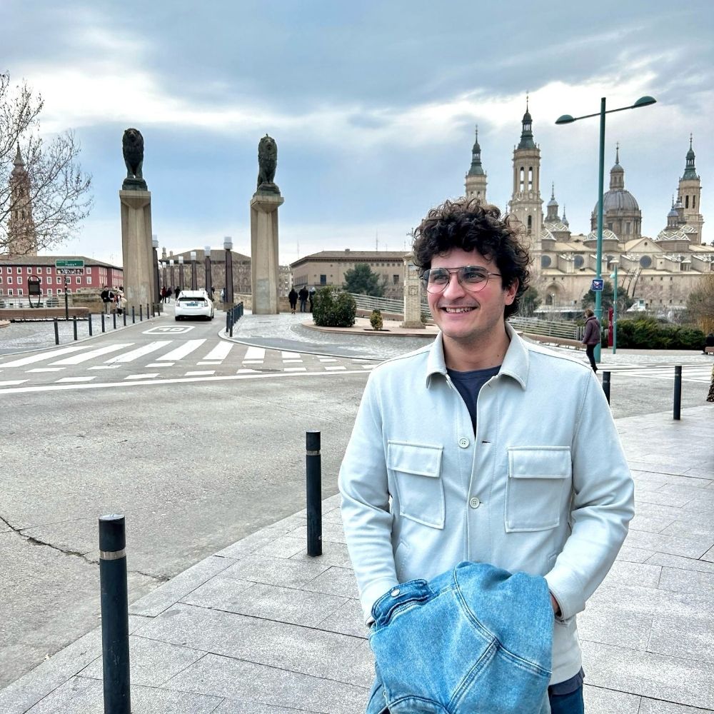 Tomás