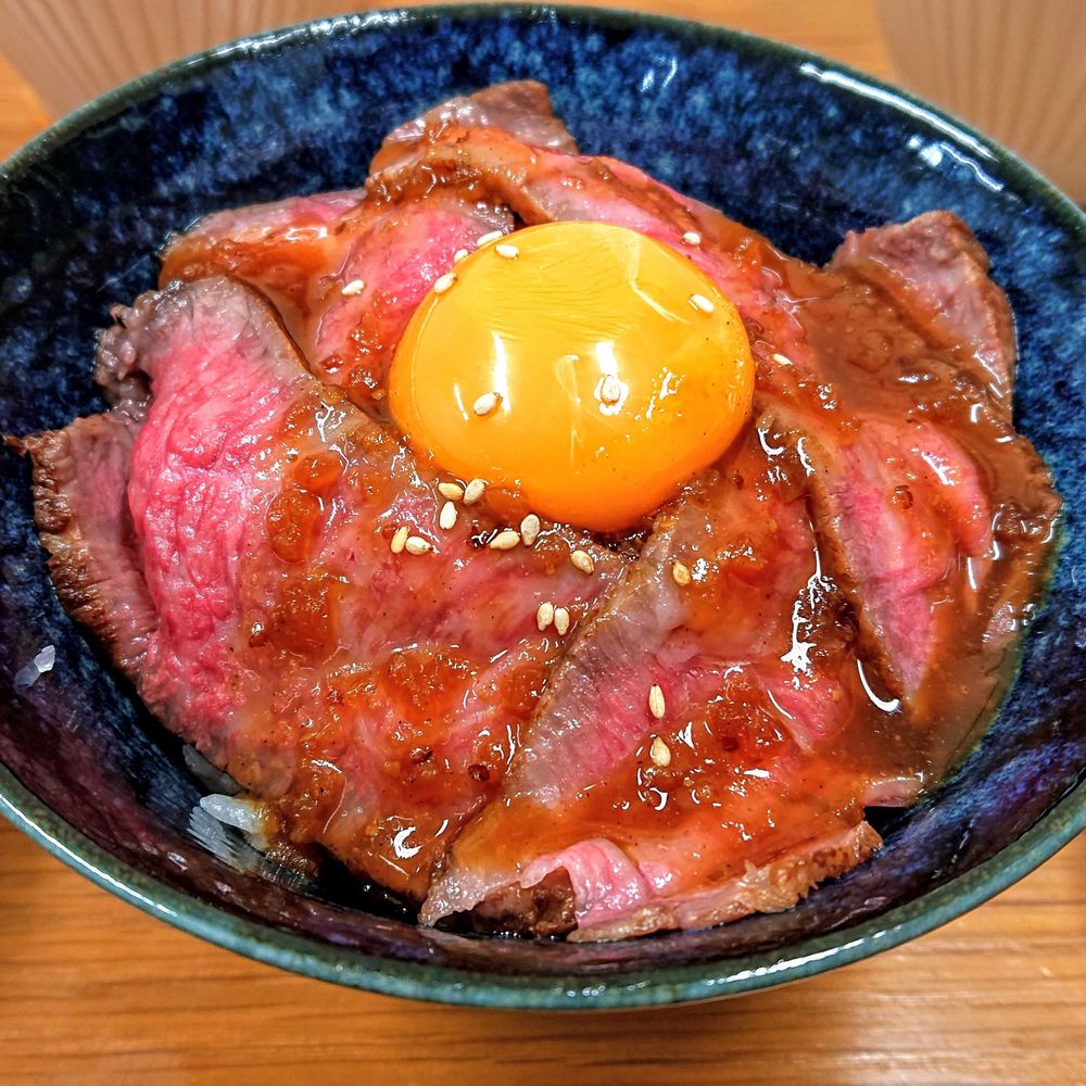 和牛ﾛｰｽﾄﾋﾞｰﾌ丼