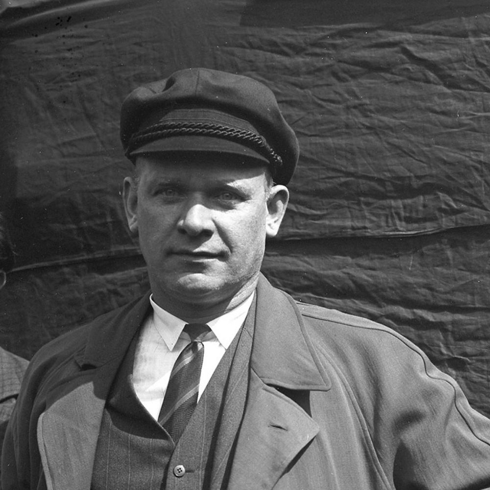 M. Drezner