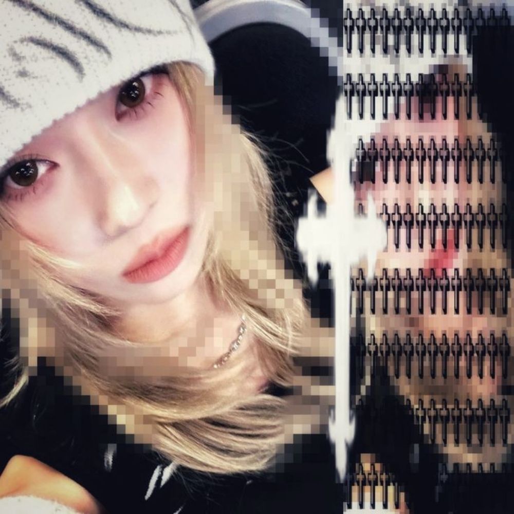 ⩨ yu