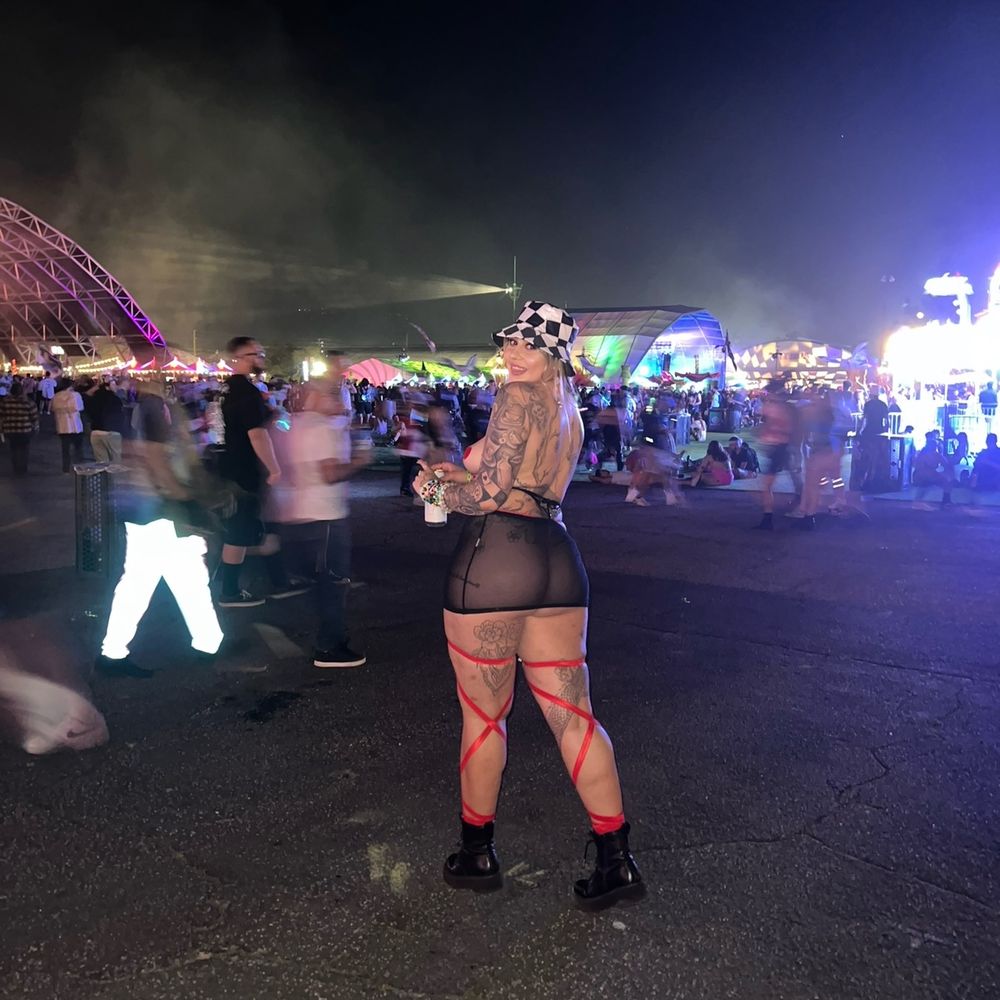 Lela Raves