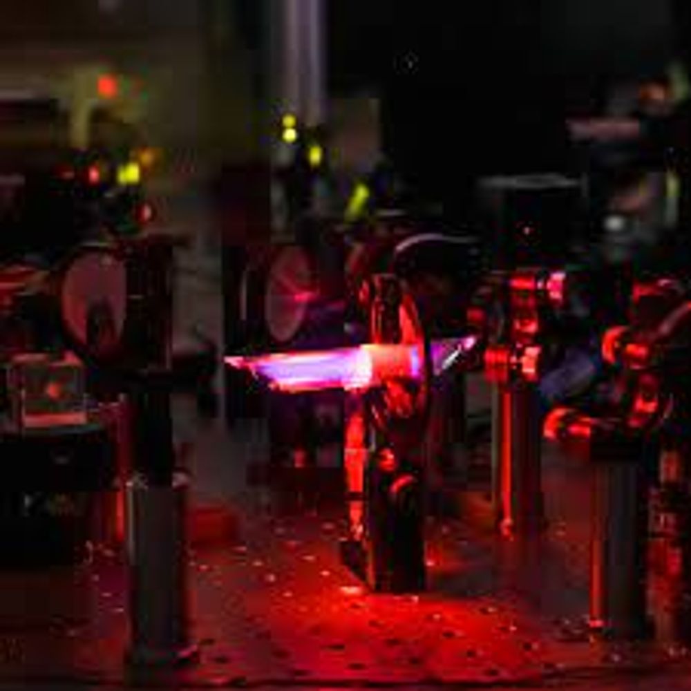 NanoOptics and Quantum Fluids of Light team