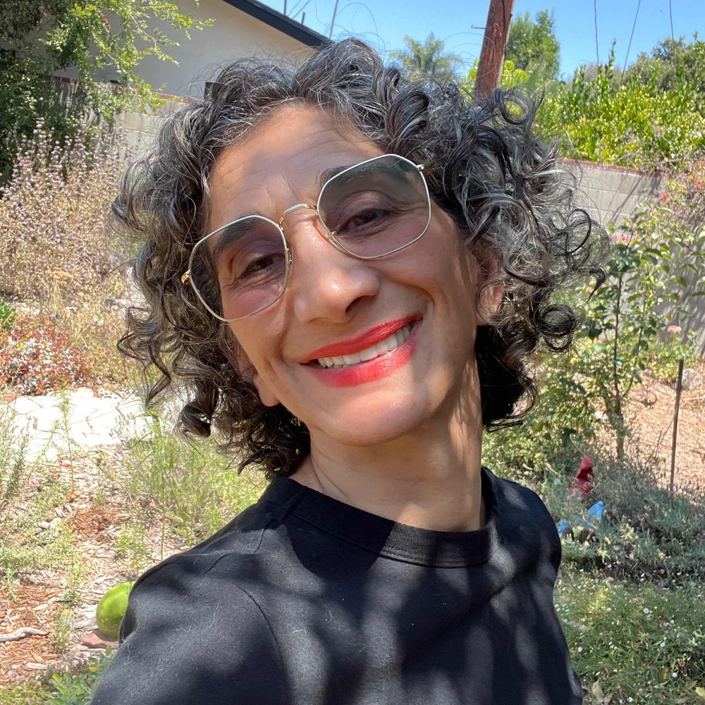 Haleh  she/her ✂️💙🩵💋🪡🧵🎨🏳️‍🌈