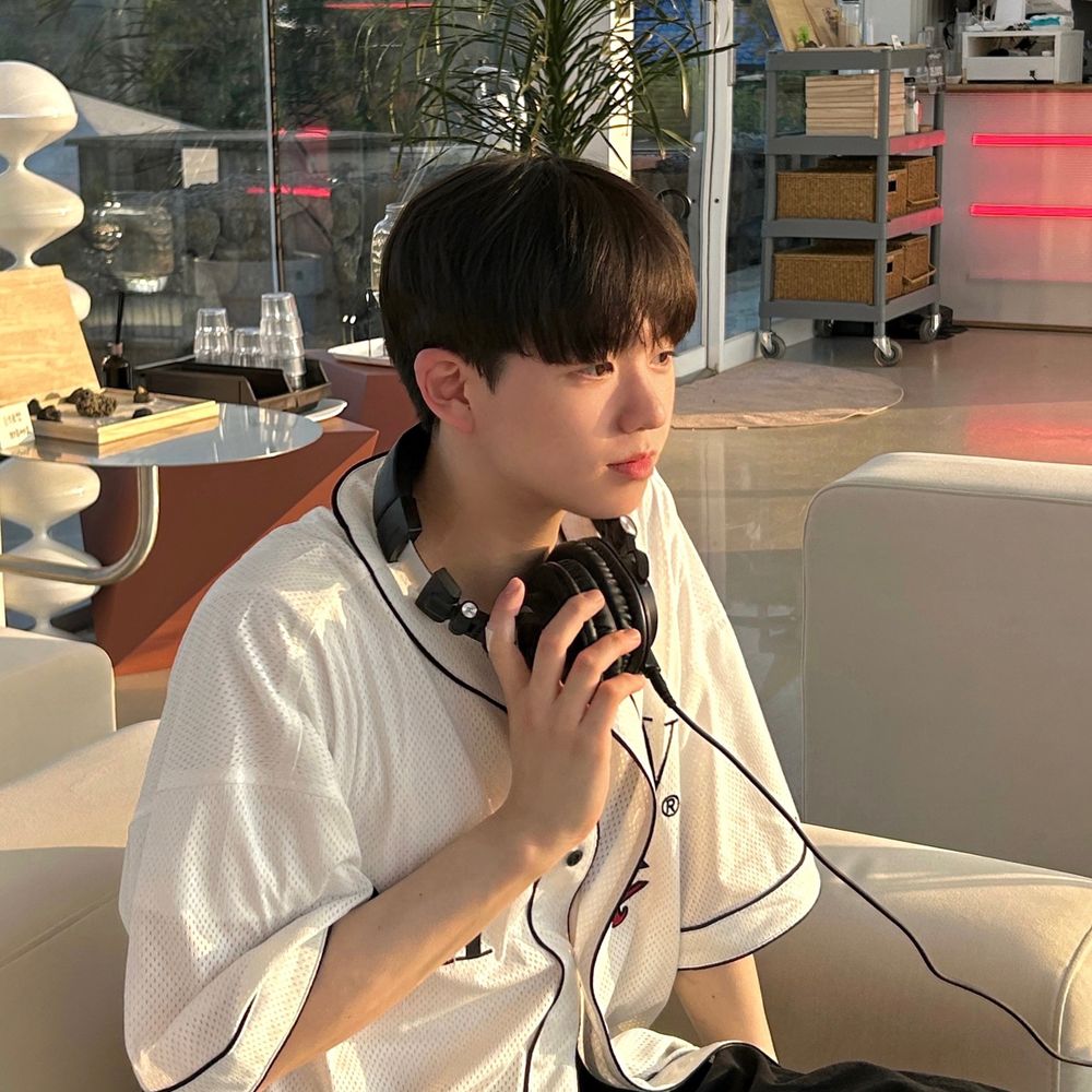민