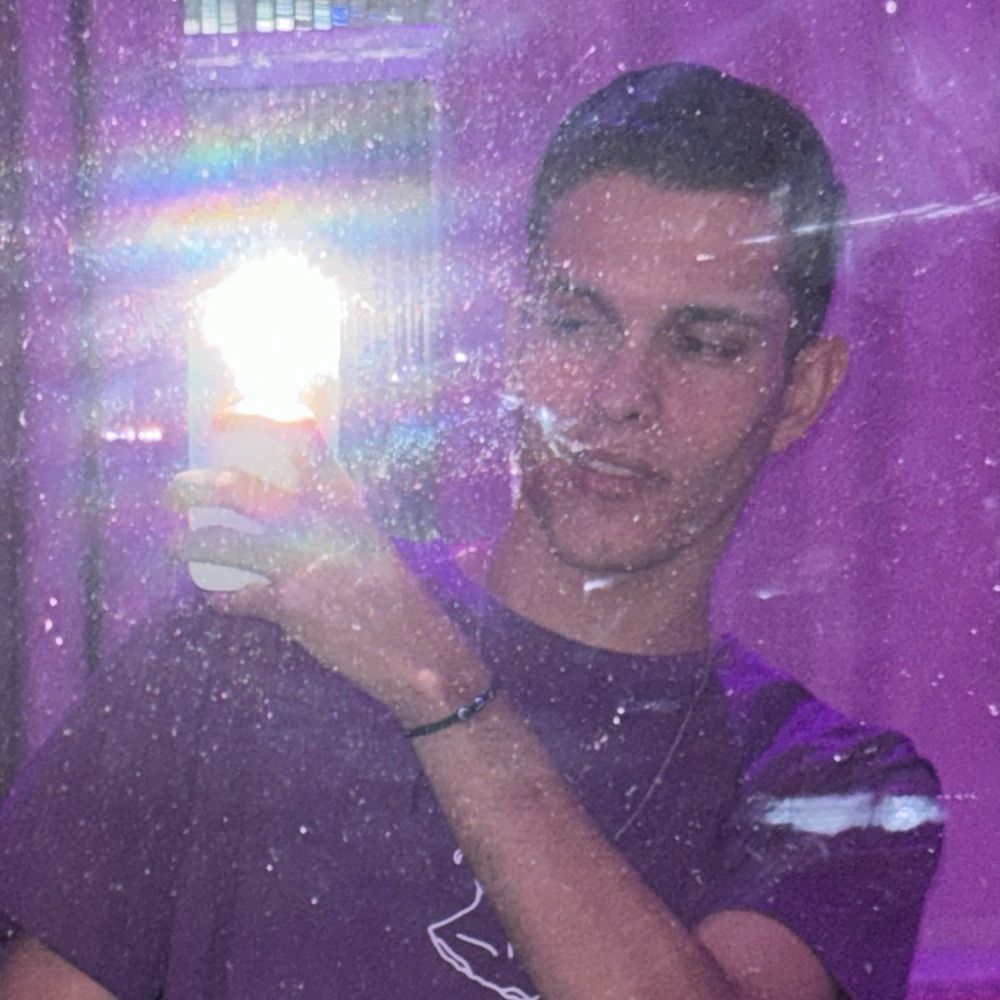 𝔅.
