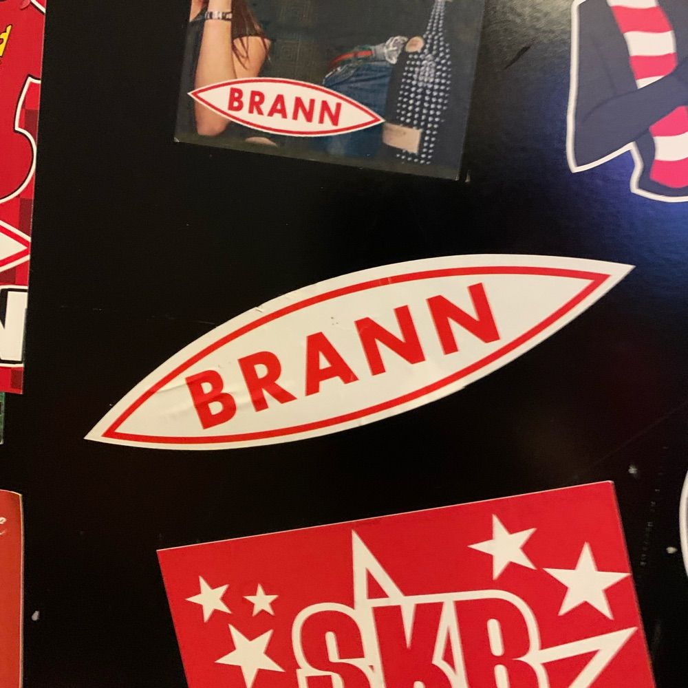 Dagens Brann-klistremerke