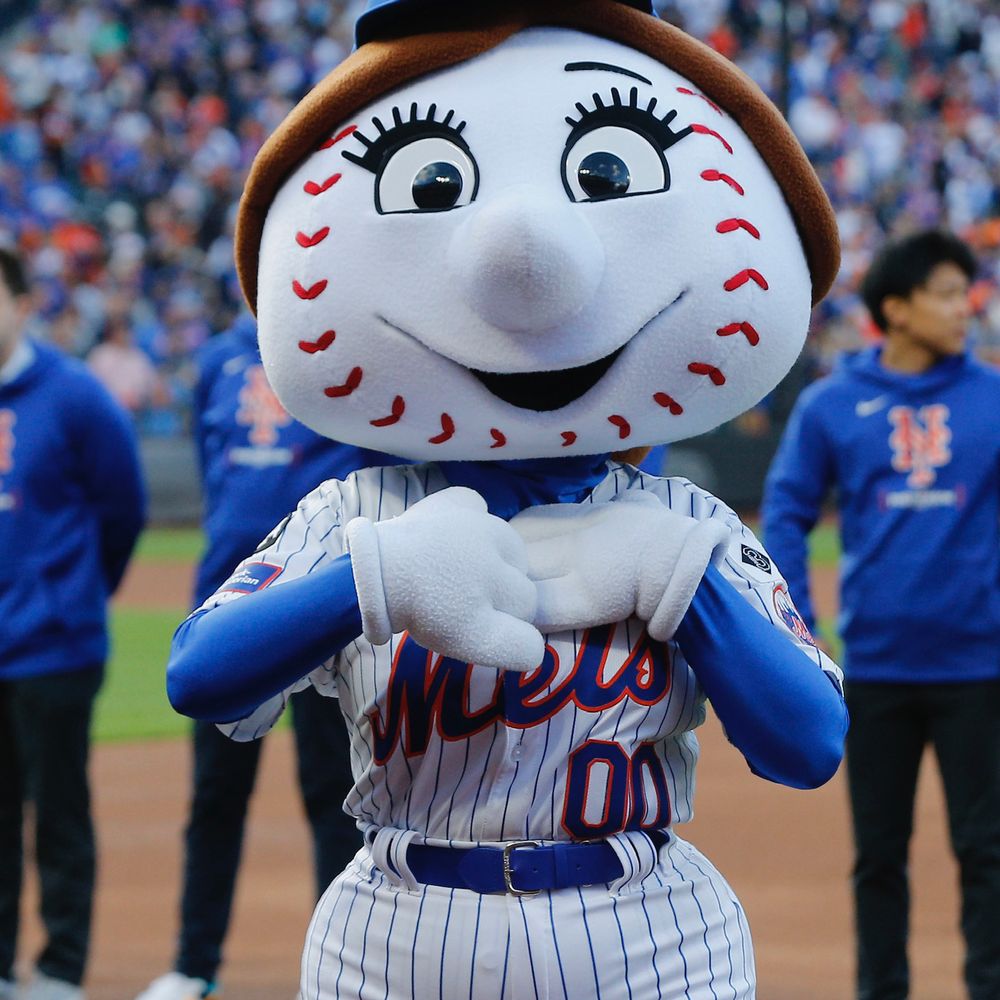 Mrs. Met