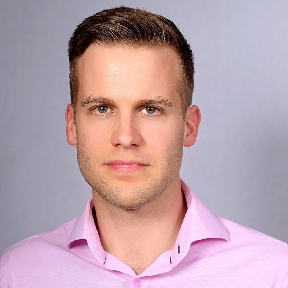 Dr Dan Middleton