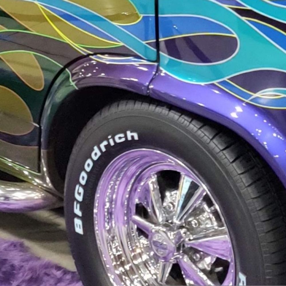 Raised White Letter Tire Stan