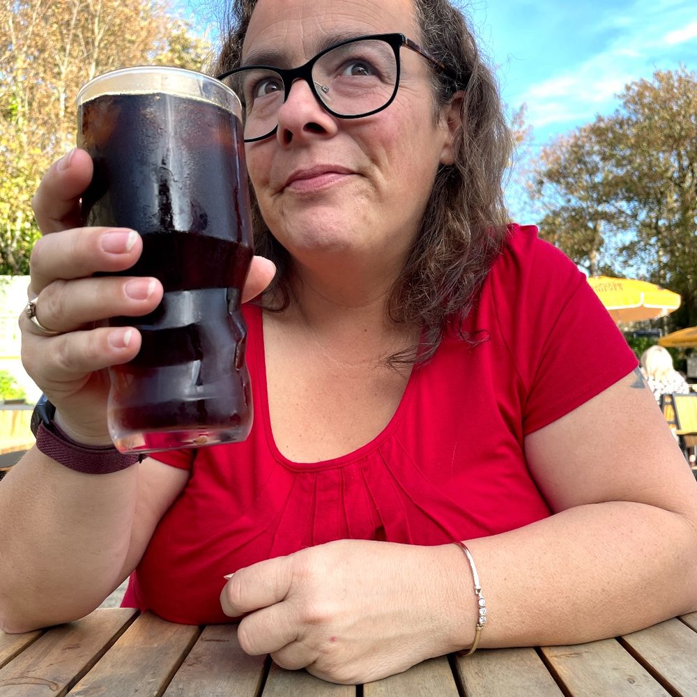 Tash ☕️ 🍰 🐿️ 🌳 📚 🎨 📸 