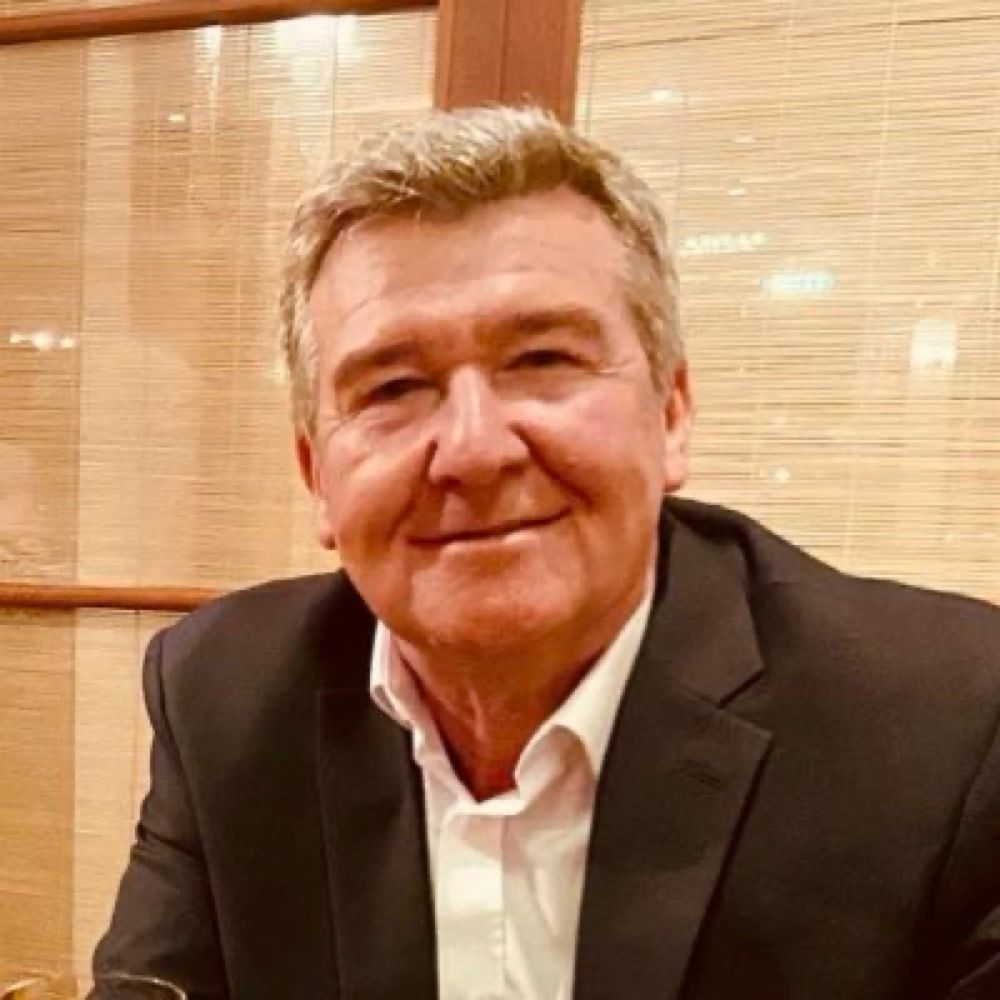 🇬🇧 Michael Beston 🇬🇧