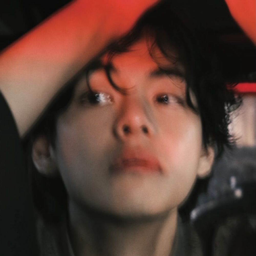 aaron ‧₊˚