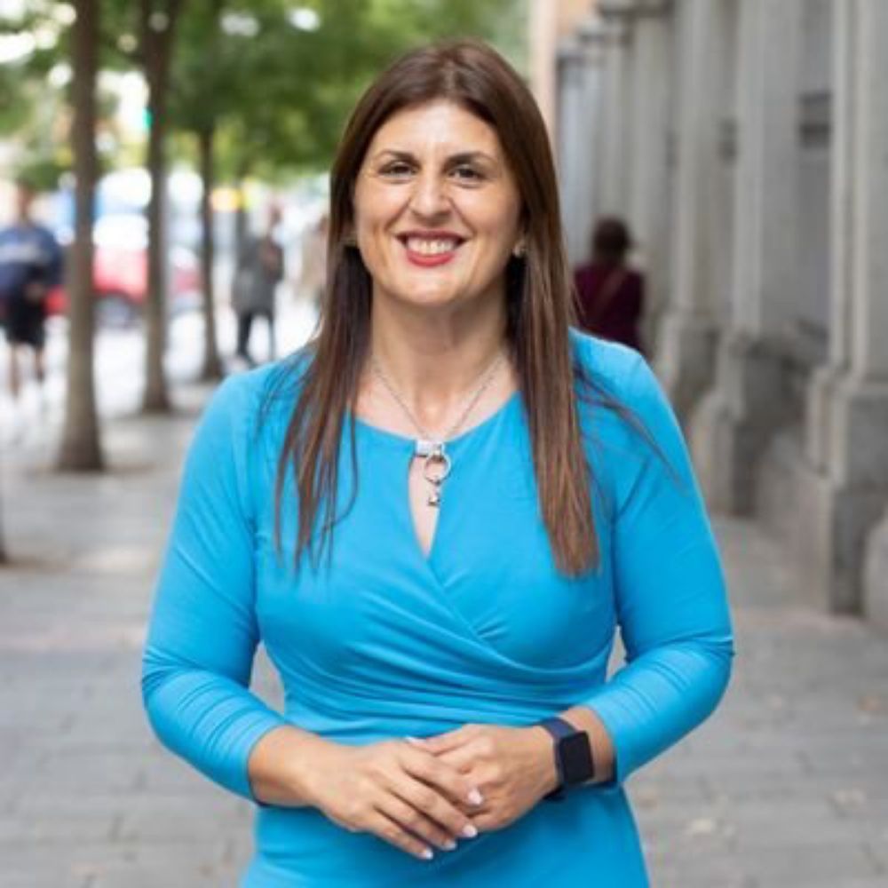 ANA B. MUÑOZ RUIZ