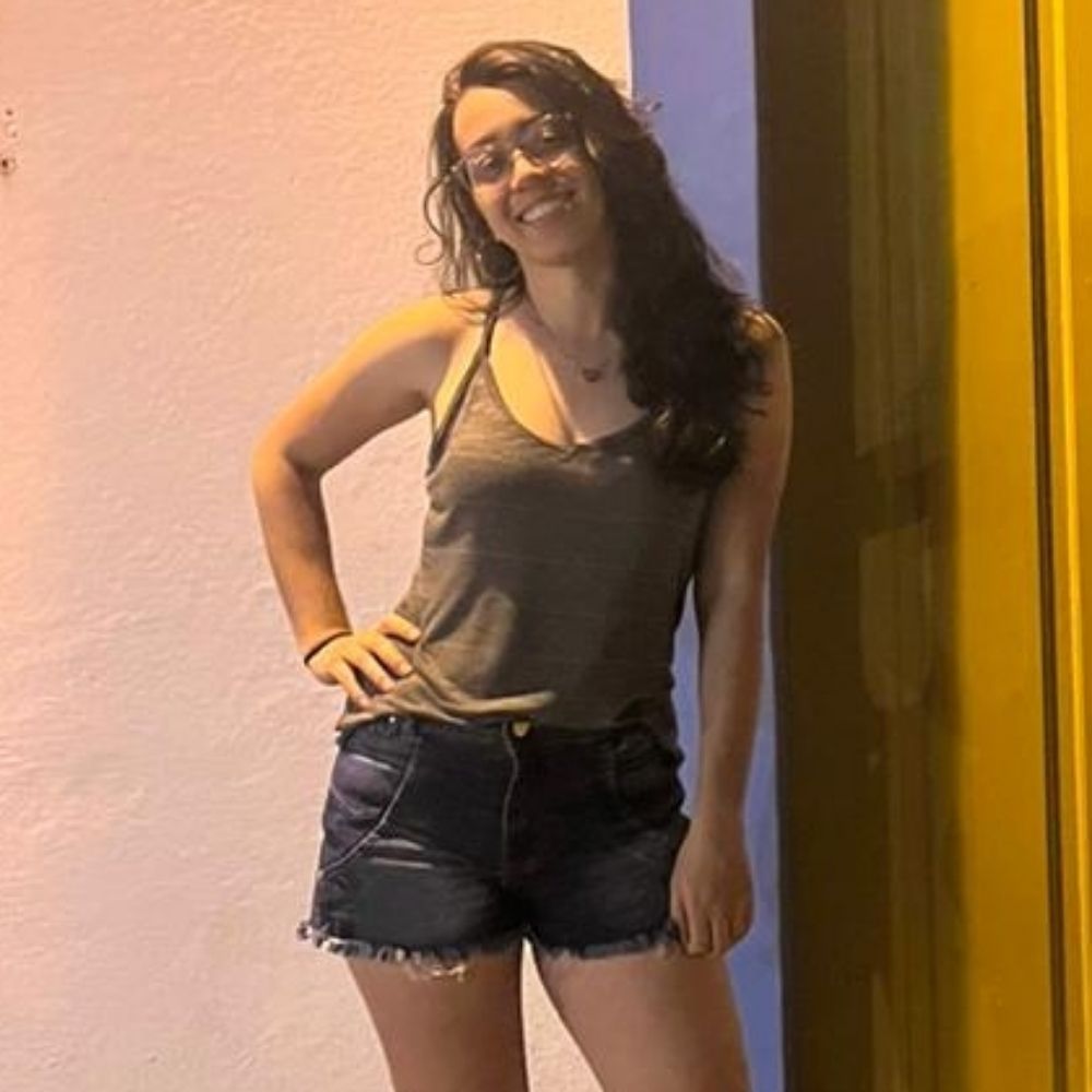 Letícia Mello