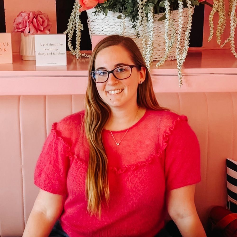 Leslie | Knitter + Yarn Enthusiast