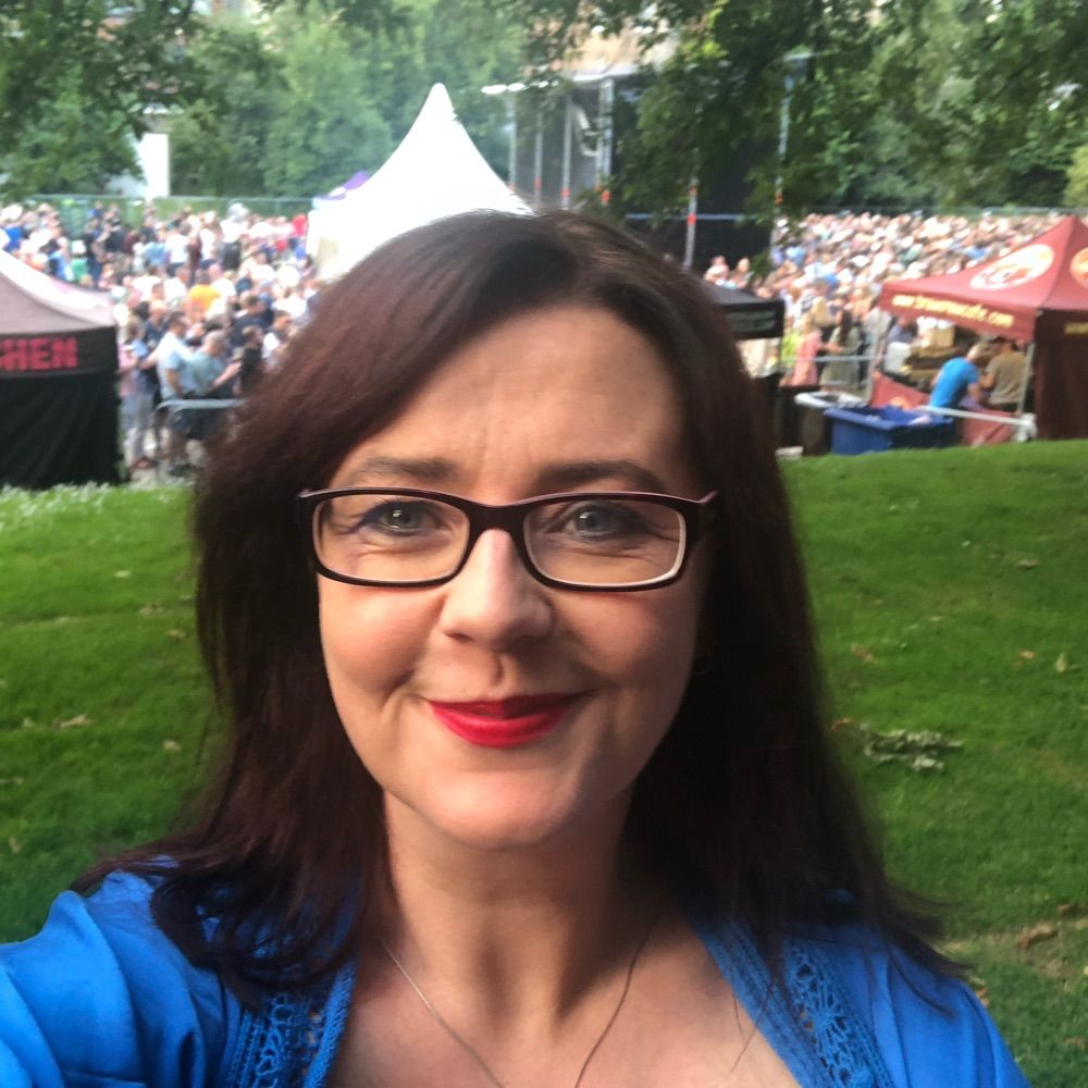 Dr Amanda Slevin