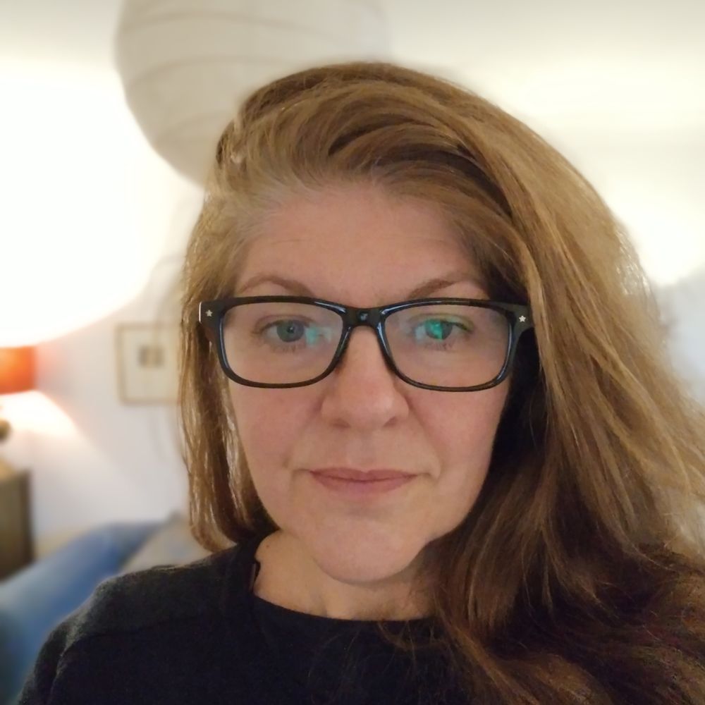 Dr Caroline Lewis