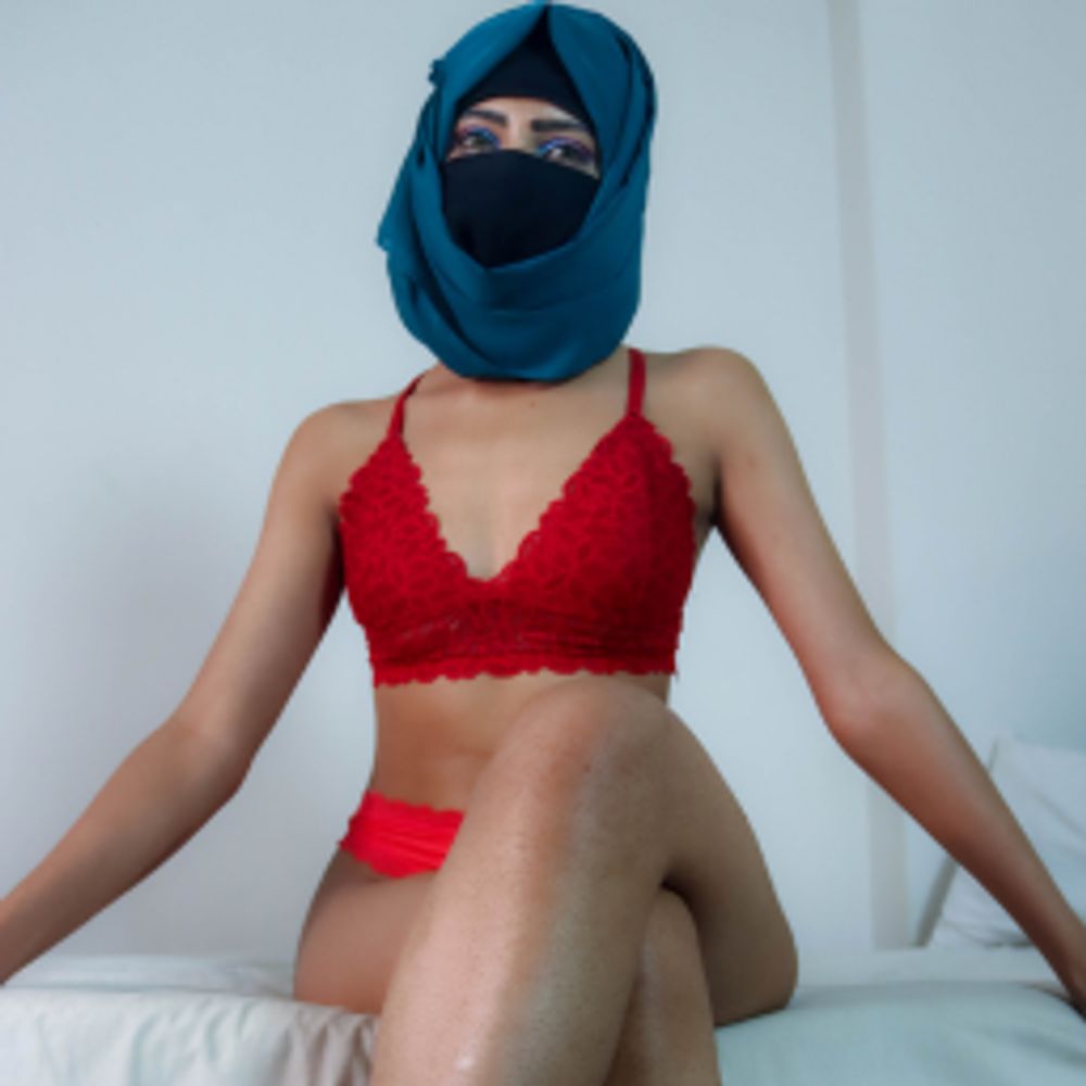 Halima🧕🏽🇨🇦 18yo hijabi teen