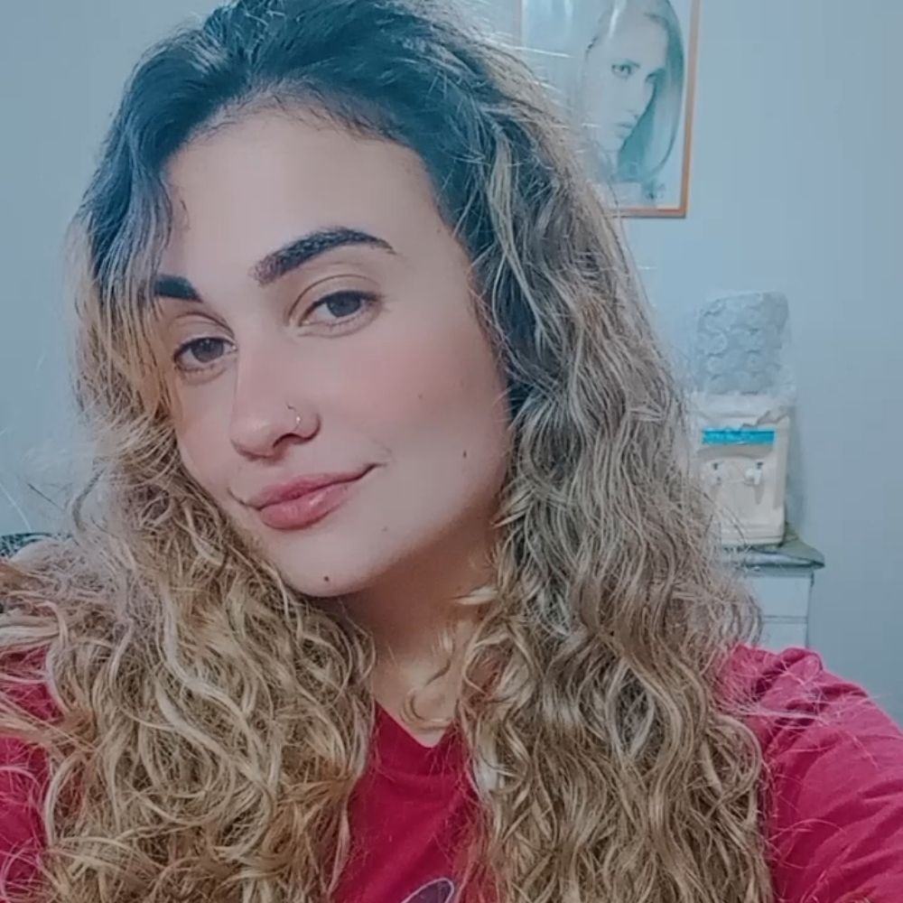 Julia Dias 