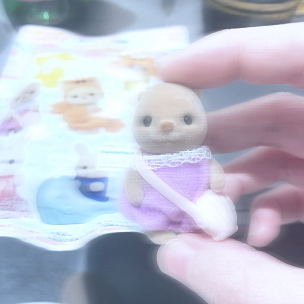 きぃ