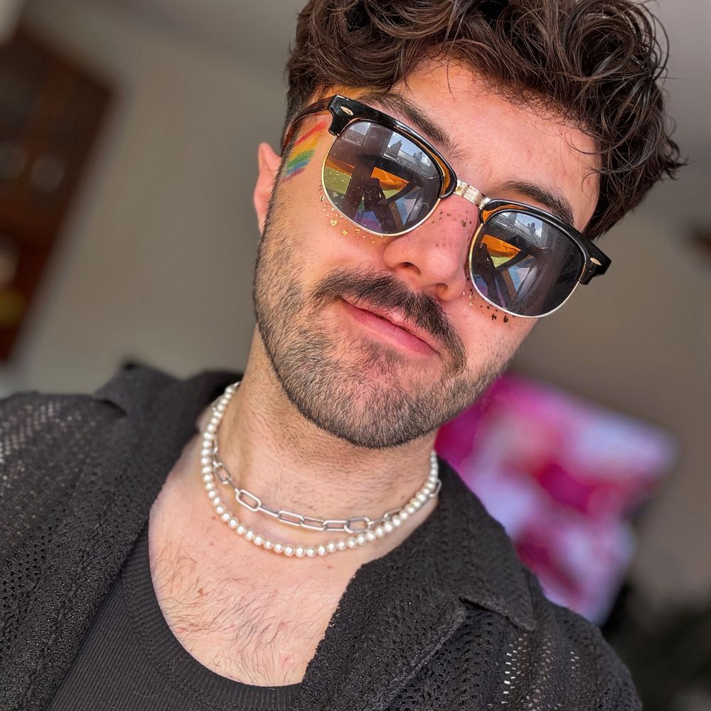 GH
