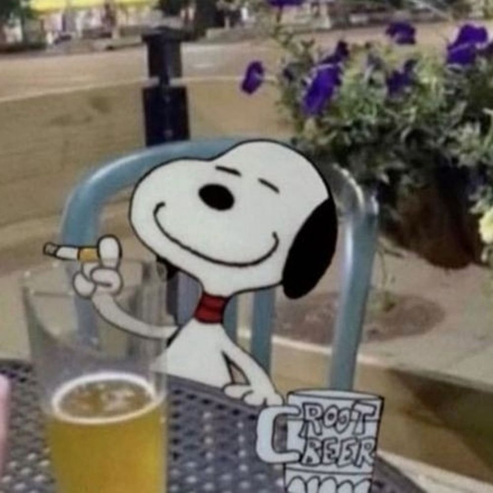 Esnupi bebendo cerveja fumando cigarro