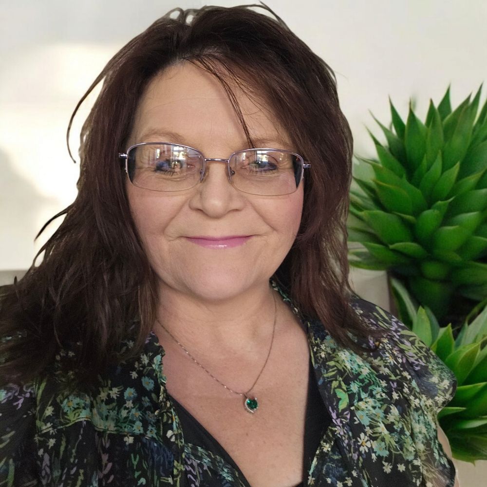 Author Sandra Lynn