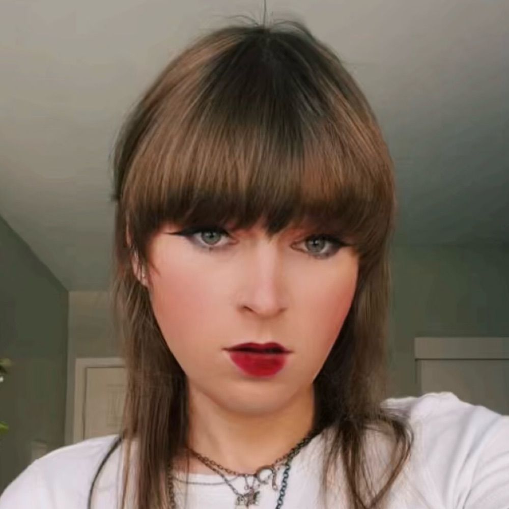 lizzzyofficial.bsky.social profile picture