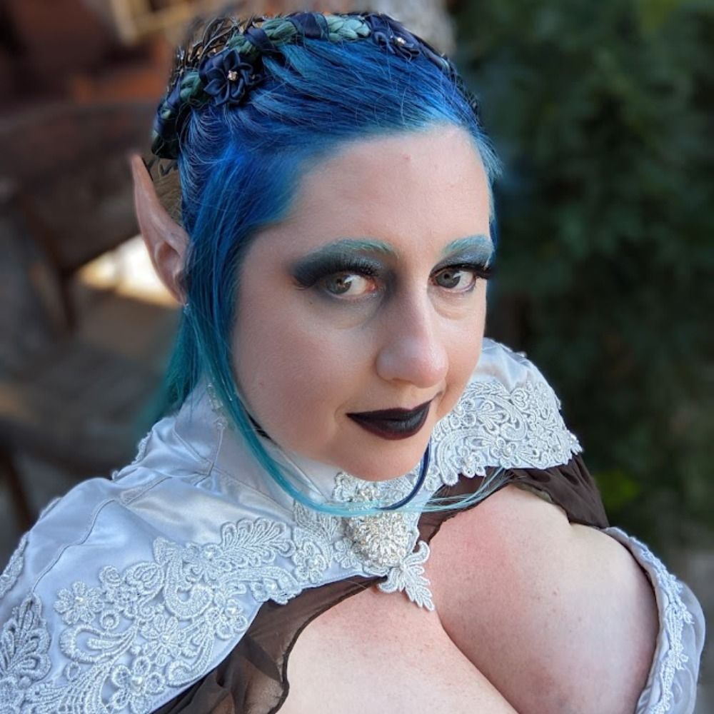 Nomi Jade (she/her)