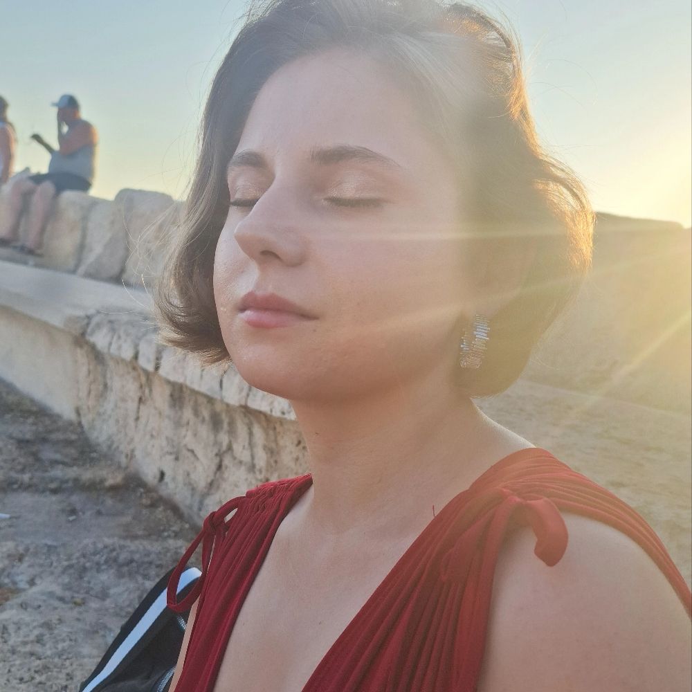 Ayşegül.